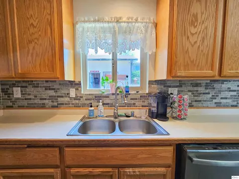 1045 Otis Ct, Red Bluff, CA 96080 photo 4