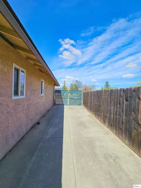 1045 Otis Ct, Red Bluff, CA 96080 photo 6