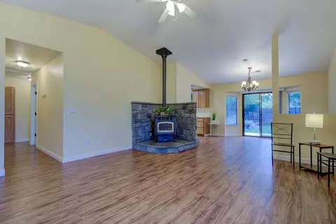 Living - 306 Springer Dr, Redding, CA 96003 photo 2 of 5