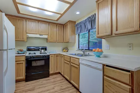 Kitchen - 306 Springer Dr, Redding, CA 96003 photo 2 of 2