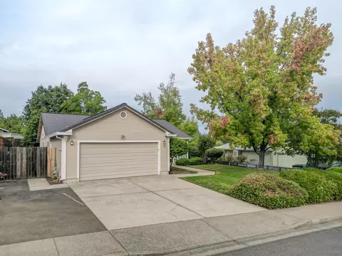 306 Springer Dr, Redding, CA 96003