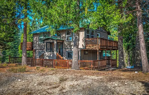 409 Big Sky Rd, Mount Shasta, CA 96067