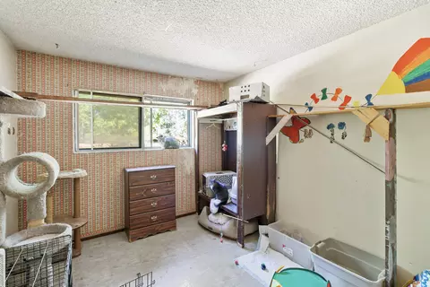 Bedroom - 8606 Airport Rd, Redding, CA 96002 photo 6 of 6