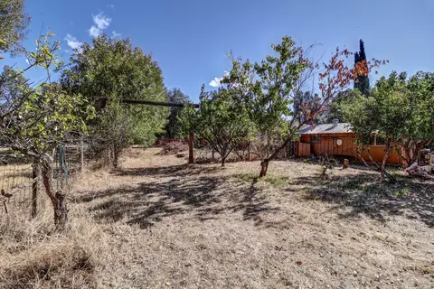 Exterior - 8606 Airport Rd, Redding, CA 96002 photo 14 of 17