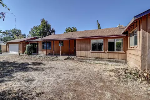 Exterior - 8606 Airport Rd, Redding, CA 96002 photo 5 of 17