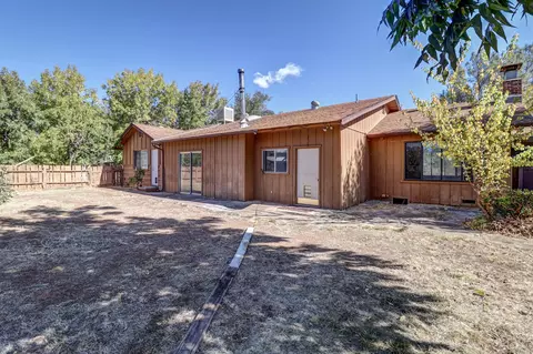 Exterior - 8606 Airport Rd, Redding, CA 96002 photo 9 of 17