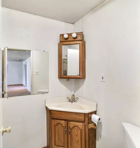 Bath - 8606 Airport Rd, Redding, CA 96002 photo 1 of 5