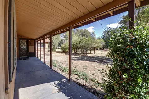 Exterior - 8606 Airport Rd, Redding, CA 96002 photo 7 of 17