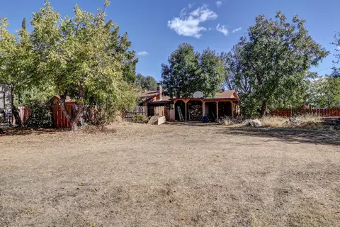 Exterior - 8606 Airport Rd, Redding, CA 96002 photo 11 of 17