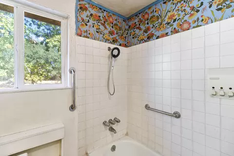 Bath - 8606 Airport Rd, Redding, CA 96002 photo 3 of 5