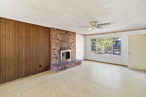 Living - 8606 Airport Rd, Redding, CA 96002 photo 4 of 8