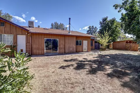 Exterior - 8606 Airport Rd, Redding, CA 96002 photo 16 of 17