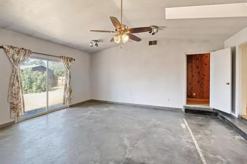 Living - 8606 Airport Rd, Redding, CA 96002 photo 8 of 8