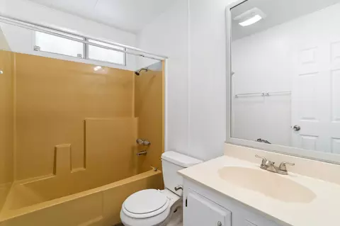 Bath - 4381 Eagle Nest Rd, Redding, CA 96003 photo 3 of 3