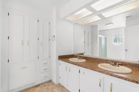Bath - 4381 Eagle Nest Rd, Redding, CA 96003 photo 1 of 3