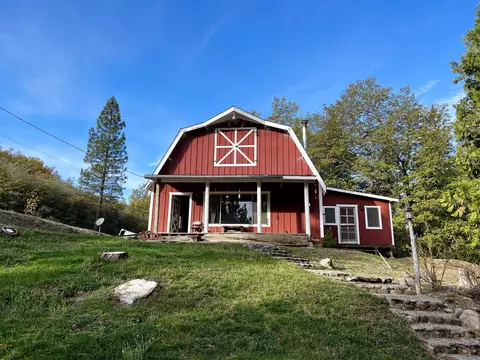 19120 Meadow Creek Ln, Montgomery Creek, CA 96065