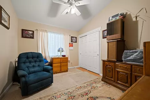 Bedroom - 463 Yolla Bolly Trl, Redding, CA 96003 photo 2 of 2