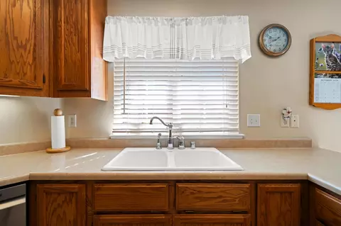 Kitchen - 463 Yolla Bolly Trl, Redding, CA 96003 photo 2 of 3