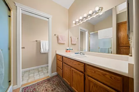 Bath - 463 Yolla Bolly Trl, Redding, CA 96003 photo 1 of 2