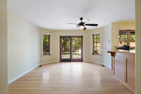 Living - 8149 Secluded Valley Dr, Redding, CA 96001 photo 6 of 10