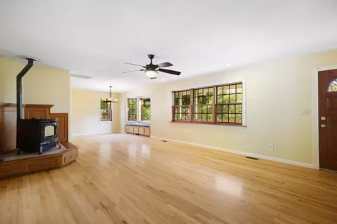 Living - 8149 Secluded Valley Dr, Redding, CA 96001 photo 2 of 10