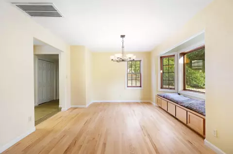 Living - 8149 Secluded Valley Dr, Redding, CA 96001 photo 3 of 10
