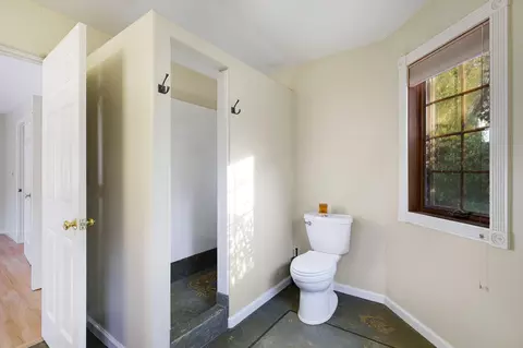 Bath - 8149 Secluded Valley Dr, Redding, CA 96001 photo 2 of 5