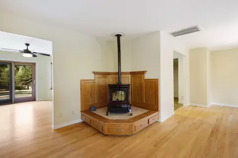 Living - 8149 Secluded Valley Dr, Redding, CA 96001 photo 5 of 10