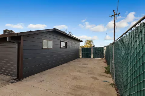 Exterior - 19465 Hill St, Anderson, CA 96007 photo 3 of 5