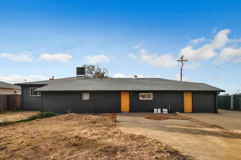 Exterior - 19465 Hill St, Anderson, CA 96007 photo 2 of 5