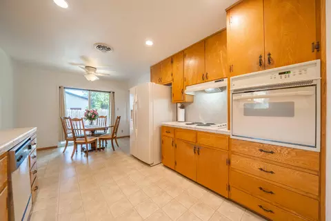 Kitchen - 1189 De Moll Dr, Redding, CA 96002 photo 4 of 4