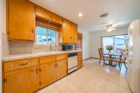 Kitchen - 1189 De Moll Dr, Redding, CA 96002 photo 3 of 4