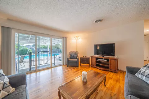 Living - 1189 De Moll Dr, Redding, CA 96002 photo 4 of 4