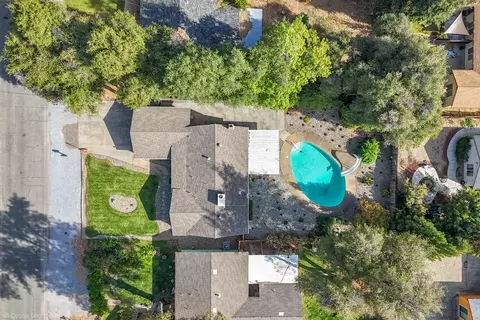 View/Area - 1189 De Moll Dr, Redding, CA 96002 photo 5 of 6