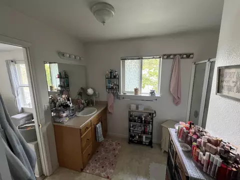 Bath - 751 July Way, Redding, CA 96003 photo 1 of 1