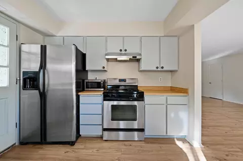 Kitchen - 3353 Cessna Dr, Redding, CA 96001 photo 3 of 3