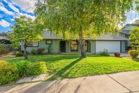 3353 Cessna Dr, Redding, CA 96001