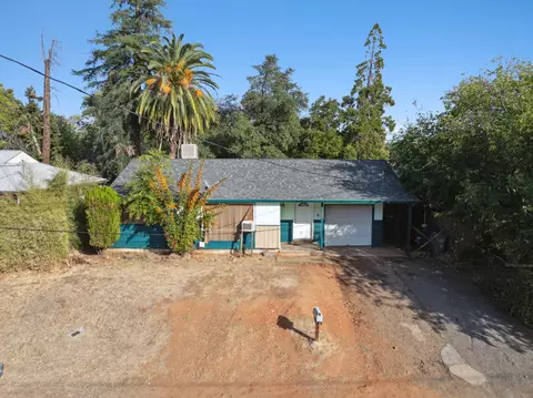 Exterior - 1109 A St, Redding, CA 96002 photo 2 of 10