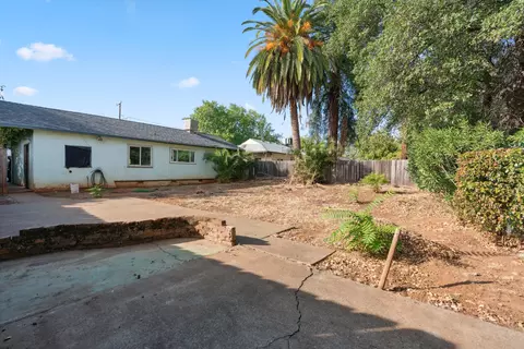 Exterior - 1109 A St, Redding, CA 96002 photo 8 of 10