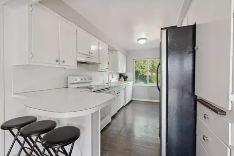 Kitchen - 1109 A St, Redding, CA 96002 photo 2 of 4