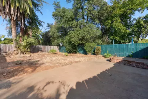 Exterior - 1109 A St, Redding, CA 96002 photo 7 of 10