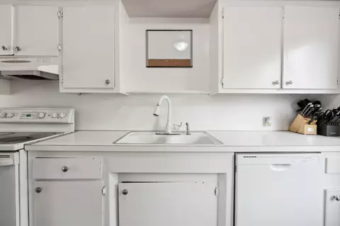 Kitchen - 1109 A St, Redding, CA 96002 photo 4 of 4