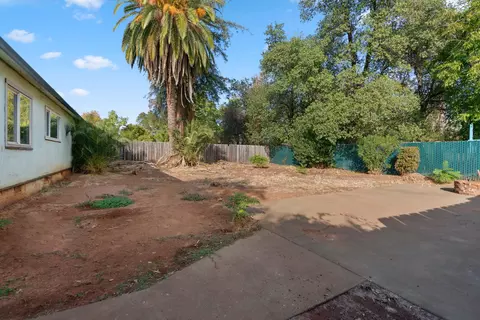 Exterior - 1109 A St, Redding, CA 96002 photo 6 of 10