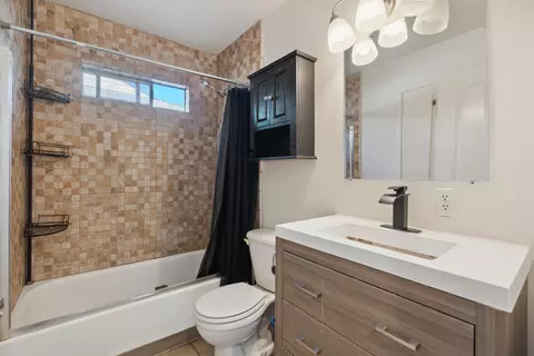 Bath - 1109 A St, Redding, CA 96002 photo 1 of 2