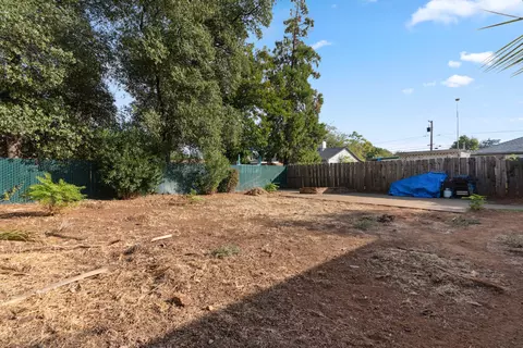 Exterior - 1109 A St, Redding, CA 96002 photo 10 of 10