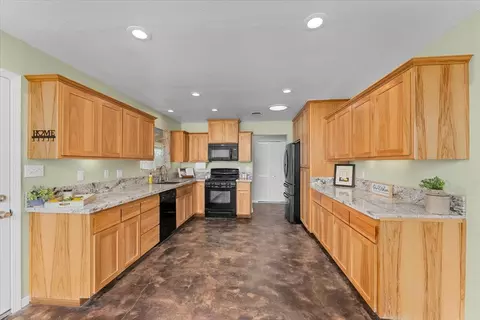 Kitchen - 2860 Wilson Ave, Redding, CA 96002 photo 2 of 4