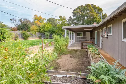Exterior - 2860 Wilson Ave, Redding, CA 96002 photo 8 of 16