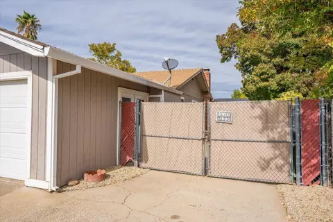 Exterior - 2860 Wilson Ave, Redding, CA 96002 photo 15 of 16