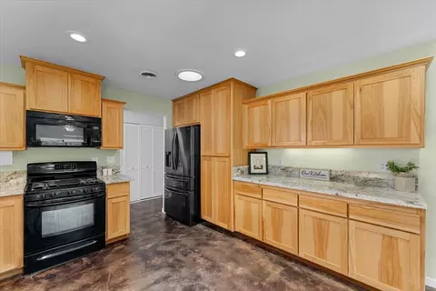 Kitchen - 2860 Wilson Ave, Redding, CA 96002 photo 1 of 4