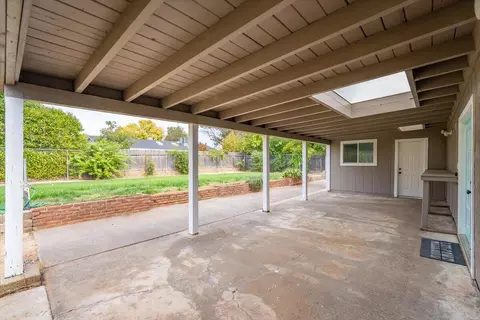 Exterior - 2860 Wilson Ave, Redding, CA 96002 photo 6 of 16
